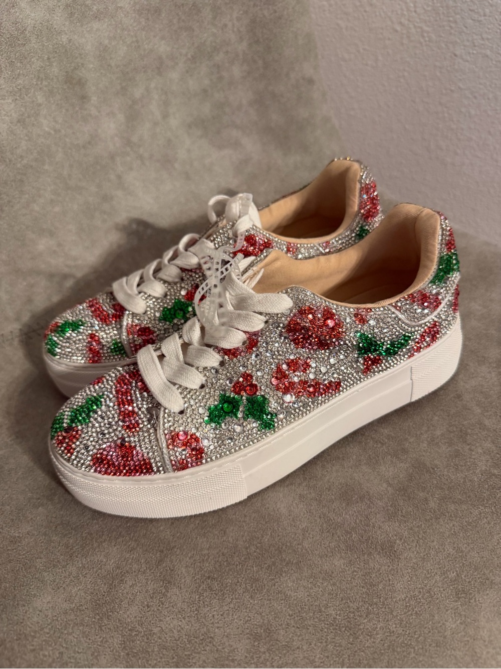 NWT Betsey Johnson Sidny Holiday Holly Print Rhinestone Platform Sneakers Sz 6,5 - Picture 14 of 16